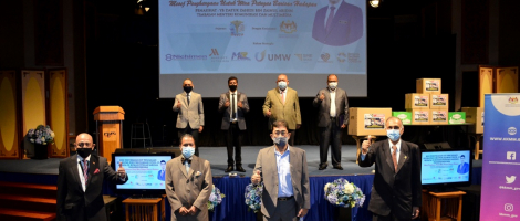 KAKITANGAN KKMM TERIMA SUMBANGAN DUIT RAYA DI KOMPLEKS KKMM PADA 7 MEI 2021